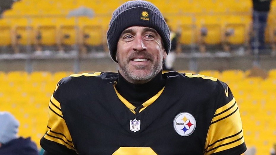 Aaron Rodgers is training but Steelers voluntary minicamp without certainty about QB