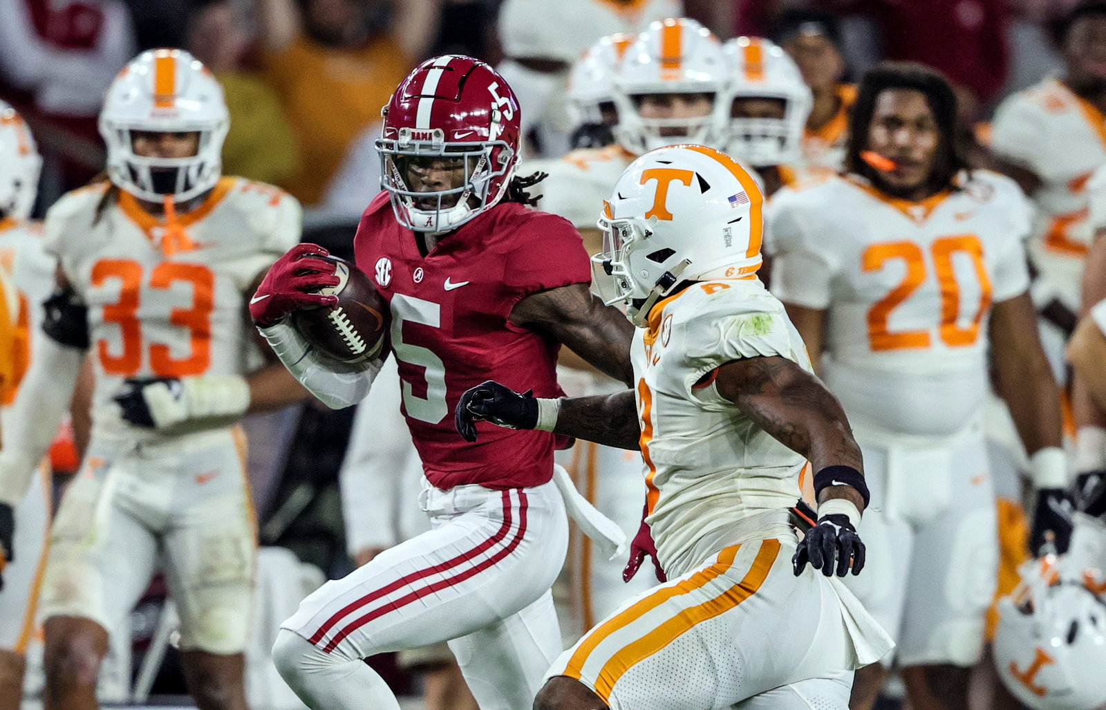 Bowl projections: Alabama falls out, Cincinnati moves in to College Football Playoff field - USA TODAY