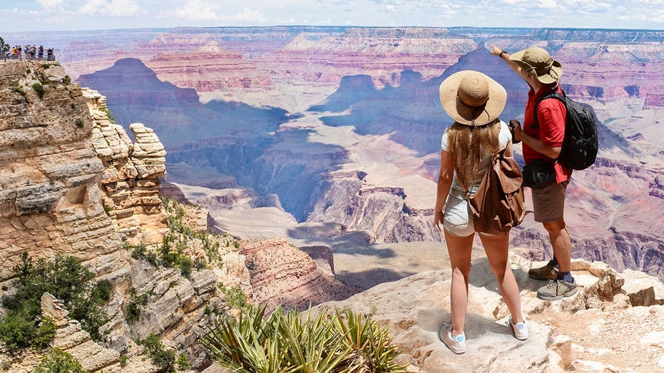 Hikers face urgent Grand Canyon heat warning after teen's death on popular trail