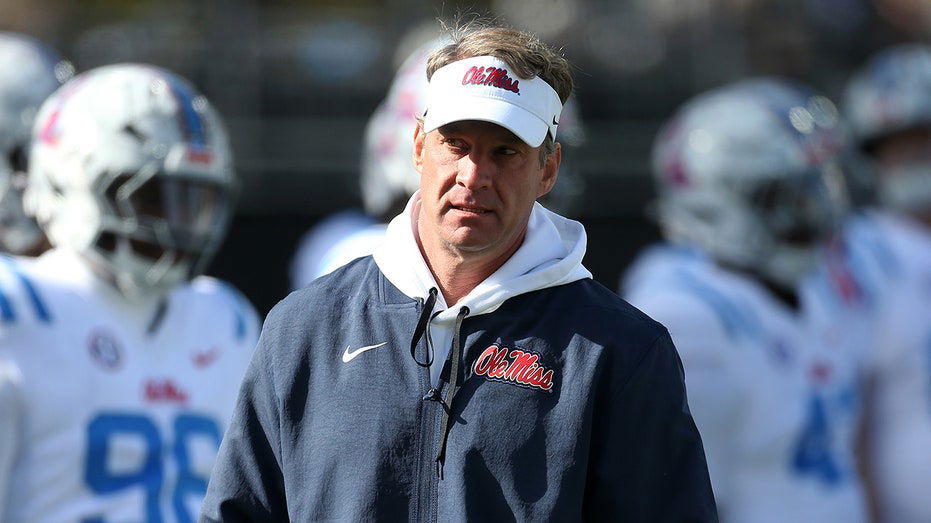 Lane Kiffin alleges Ole Miss fans tried to chase him 'off the road' while leaving Oxford for LSU coaching job